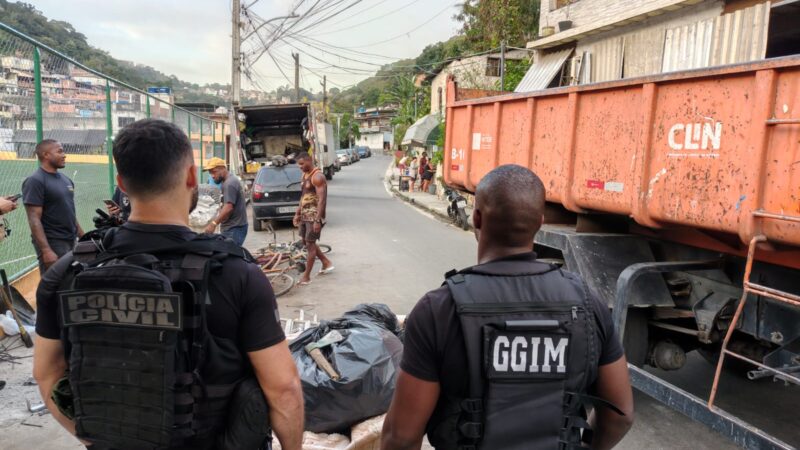 Prefeitura de Niterói participa de operação integrada que fechou ferro-velho clandestino na Grota