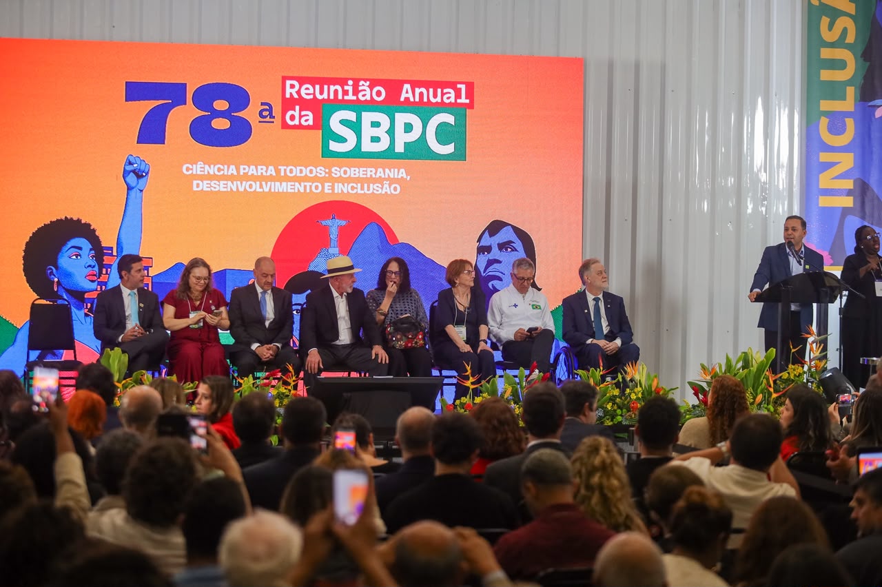 Lula participa do maior encontro científico da América Latina e faz defesa da ciência em Niterói