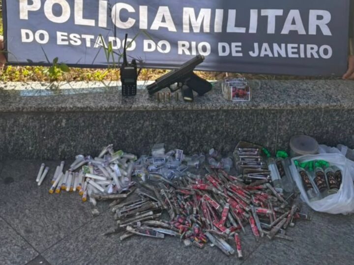 1º BATALHÃO PRENDE DOIS SUSPEITOS, APREENDE PISTOLA, DROGAS E RECUPERA MOTO ROUBADA EM SÃO GONÇALO