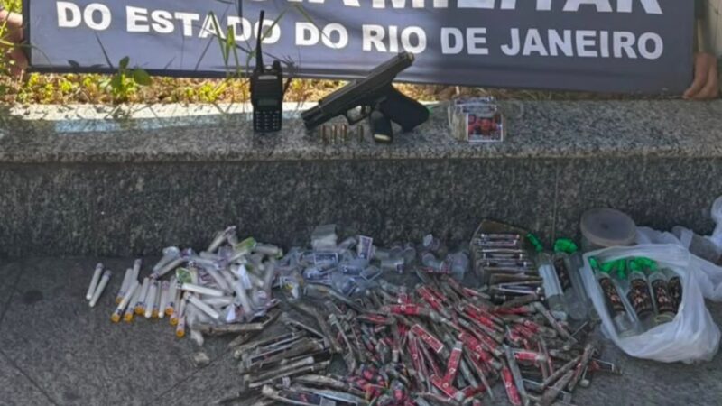 1º BATALHÃO PRENDE DOIS SUSPEITOS, APREENDE PISTOLA, DROGAS E RECUPERA MOTO ROUBADA EM SÃO GONÇALO