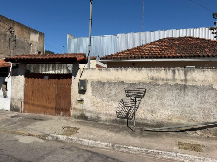 Mulher é morta a tiros em Maricá; suspeito também morre após atirar contra a própria cabeça