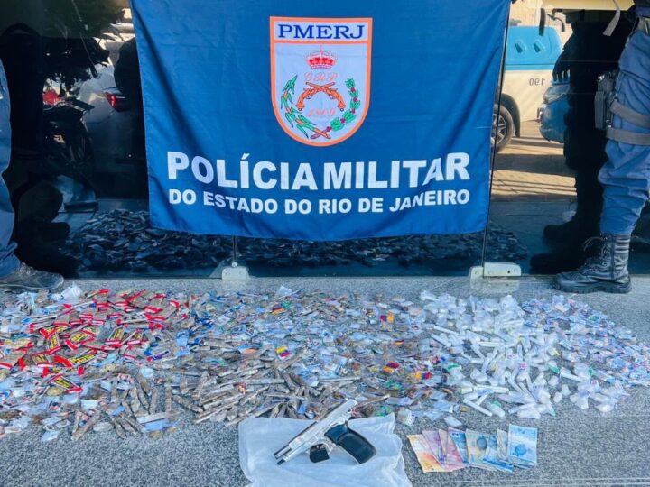 Dois suspeitos são detidos e grande quantidade de drogas é apreendida durante ação do 12º BPM em Itaipuaçu