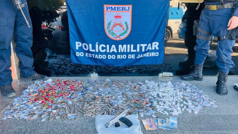 Dois suspeitos são detidos e grande quantidade de drogas é apreendida durante ação do 12º BPM em Itaipuaçu