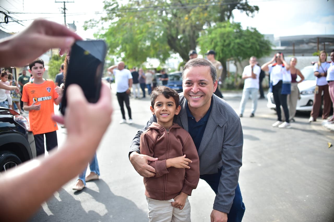 Rodrigo Neves entrega obras de urbanização no Engenho do Mato e no Maravista II com investimento de R$ 240,6 milhões