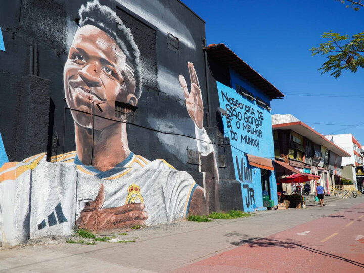 Cidade Ilustrada ganha o mundo com painel sobre Vini Jr.