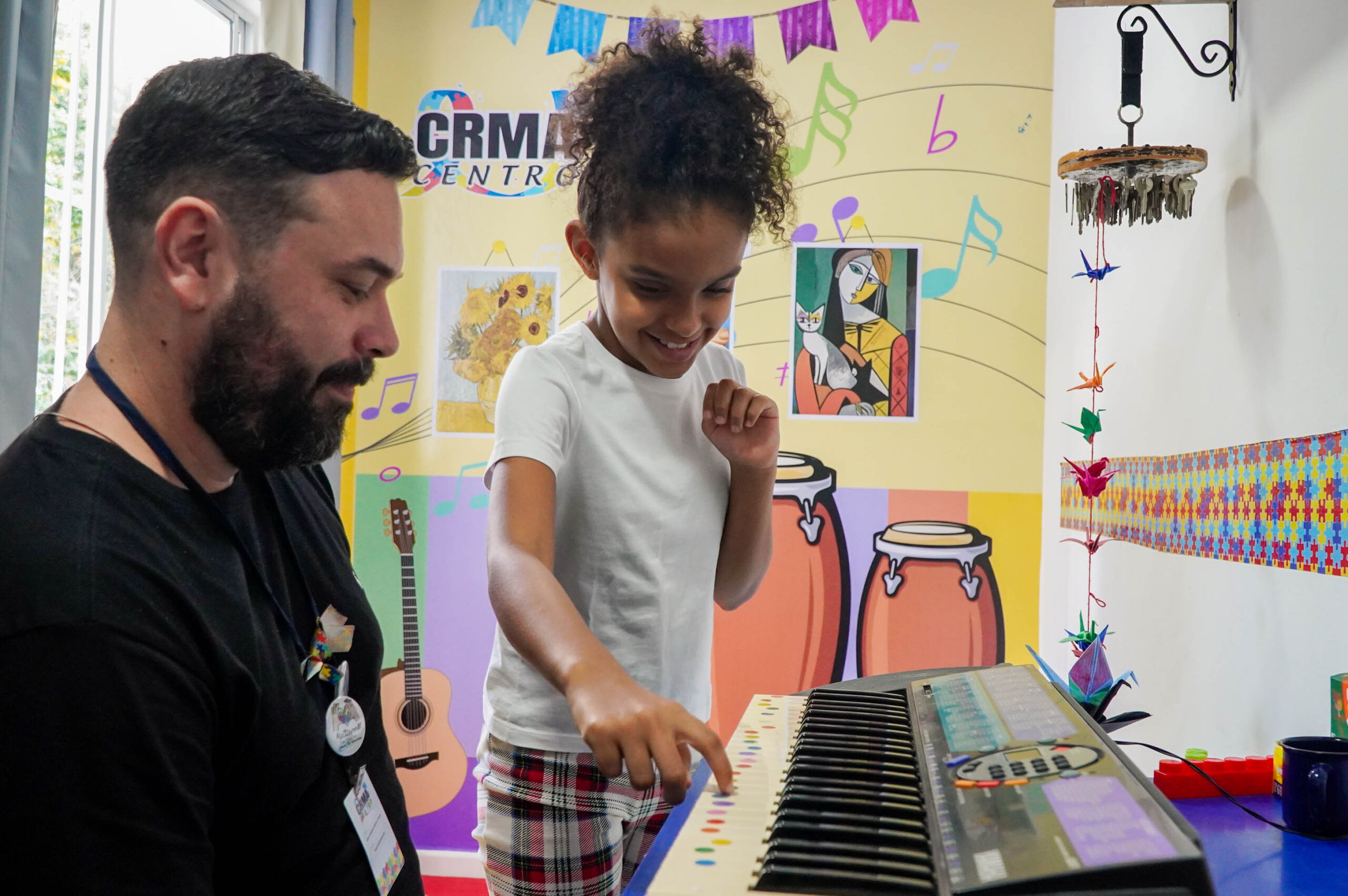 Centros de Referência do Autista de São Gonçalo investe em musicoterapia