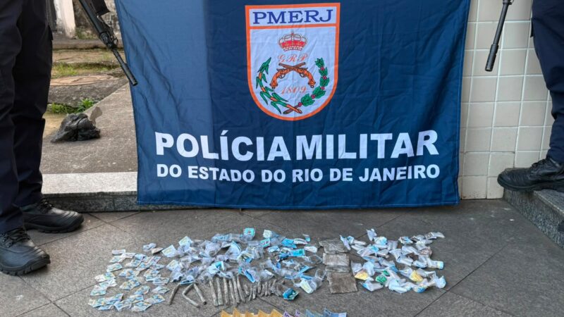 12º BPM apreende drogas e detém suspeito durante ação no Barreto, em Niterói