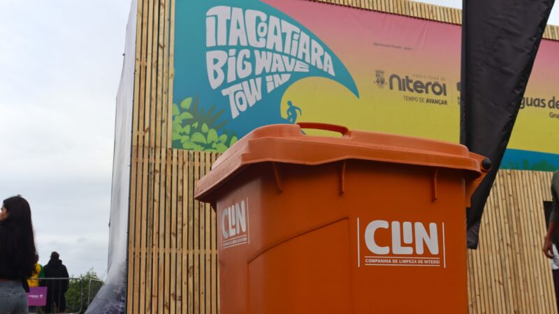 Clin une limpeza, reciclagem e educação ambiental no Itacoatiara Big Wave