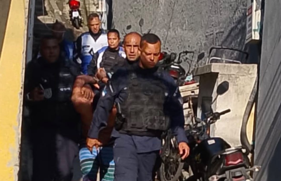 Homem tenta matar padrasto e agride a própria mãe durante confusão na Ponta d’Areia, em Niterói
