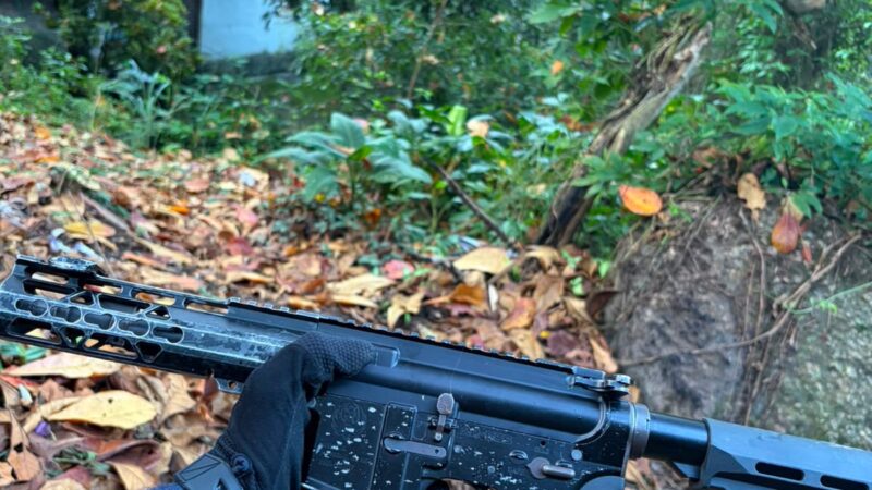 12º BPM apreende fuzil após confronto durante operação nas comunidades da Coronel e Nova Brasília, em Niterói