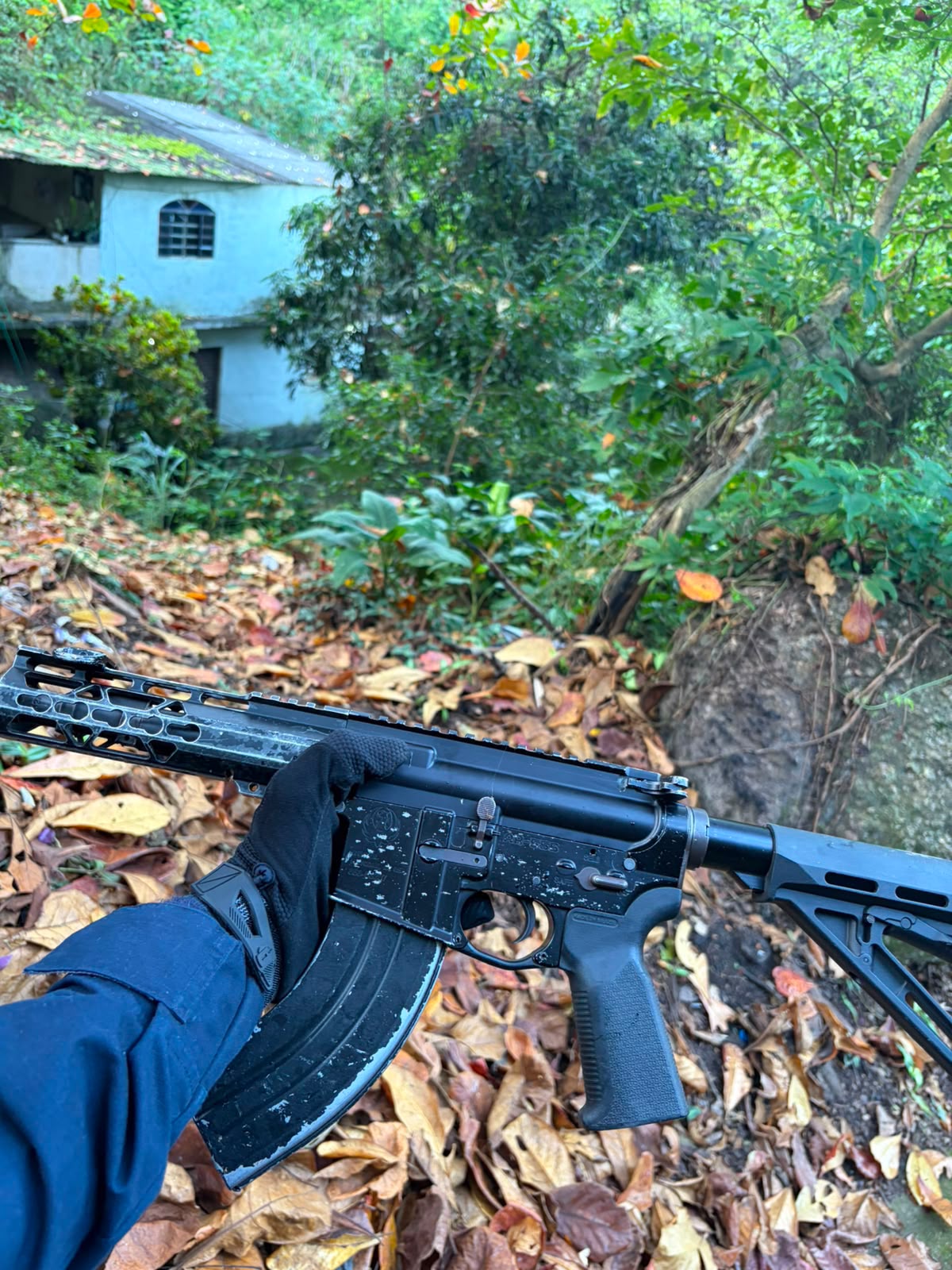 12º BPM apreende fuzil após confronto durante operação nas comunidades da Coronel e Nova Brasília, em Niterói