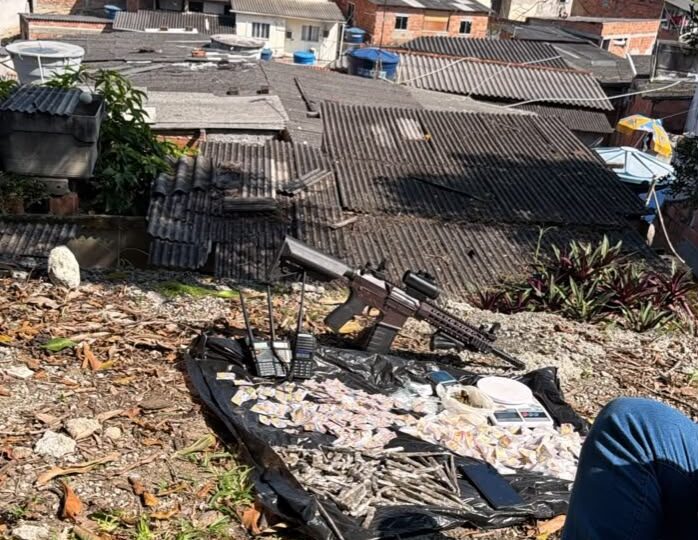 12ºBPM APREENDE FUZIL E GRANDE QUANTIDADE DE DROGAS EM AÇÃO NA BOA ESPERANÇA, EM ITAIPU