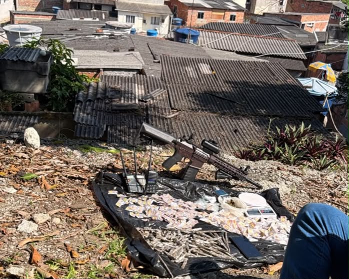 12ºBPM APREENDE FUZIL E GRANDE QUANTIDADE DE DROGAS EM AÇÃO NA BOA ESPERANÇA, EM ITAIPU