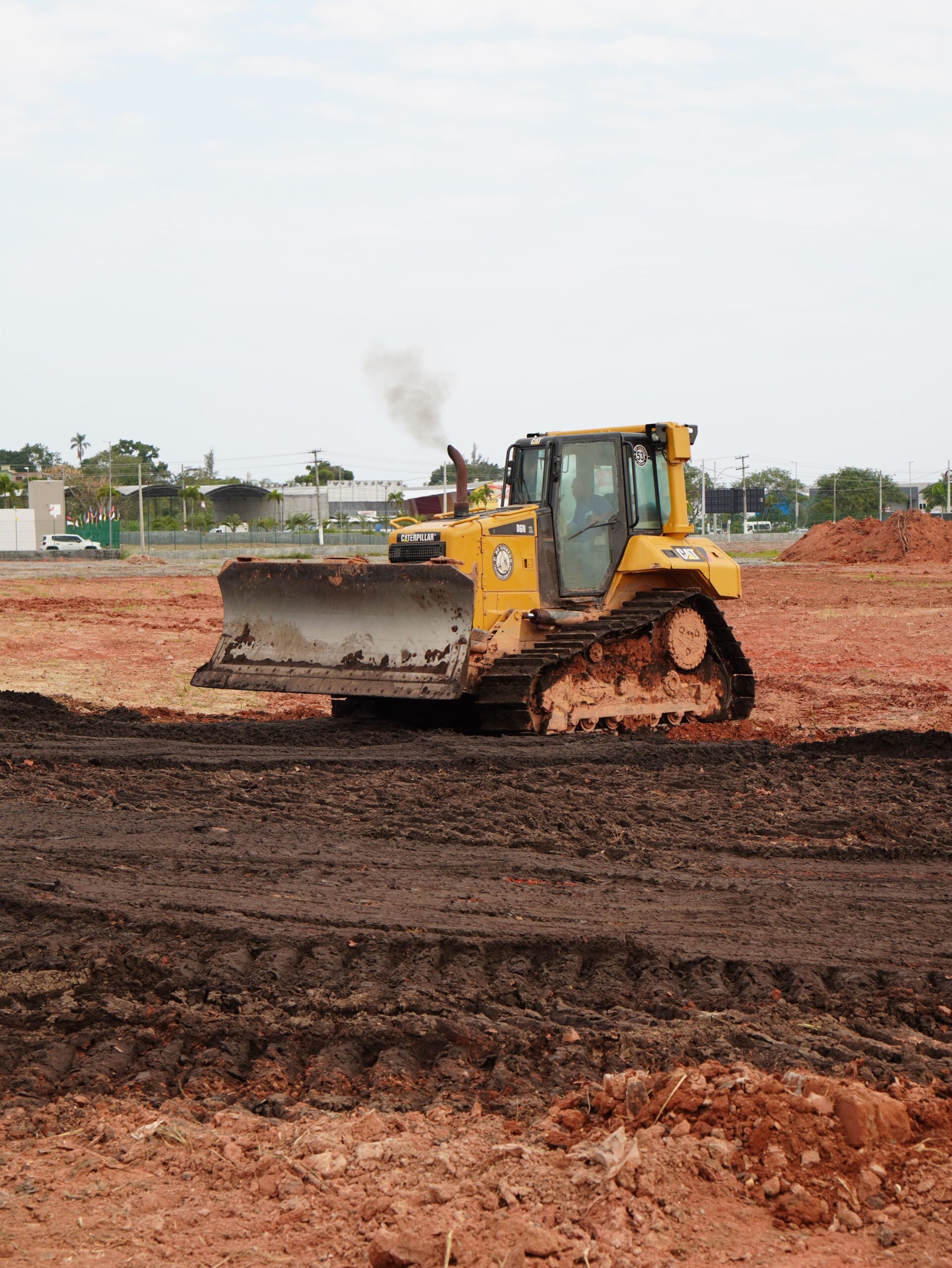 Plaza Maricá avança com início da terraplanagem e abre espaço de apresentação do projeto