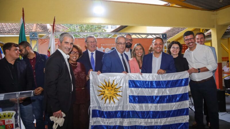 Niterói e Uruguai assinam acordo para primeira escola pública bilíngue em português e espanhol da rede municipal
