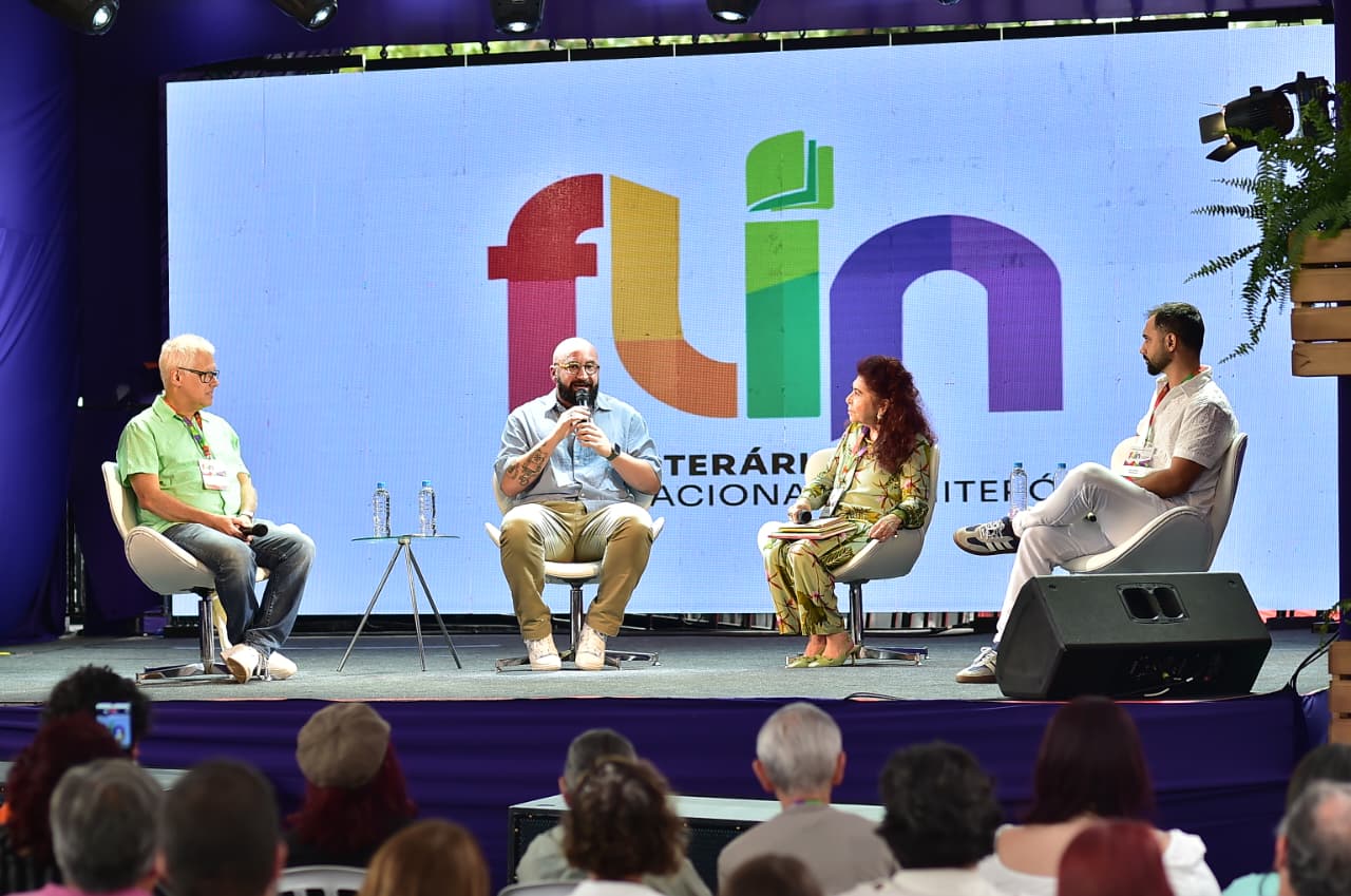 Fernanda Torres encerra FLIN 2026, que reuniu mais de 50 mil pessoas em Niterói  