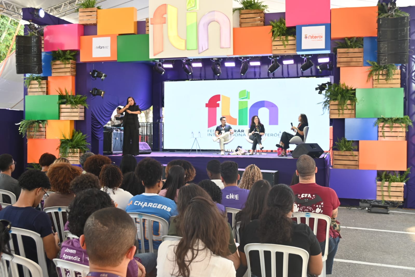 Niterói abre FLIN 2026 com programação gratuita e expectativa de receber 30 mil pessoas até domingo (16)