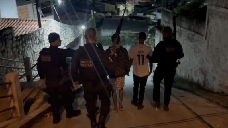 Três homens são detidos por tráfico de drogas na Comunidade do Caranguejo, em Niterói