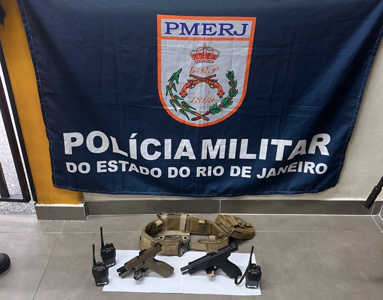Suspeito é preso com pistola e munições após abordagem da PM no Barreto, em Niterói