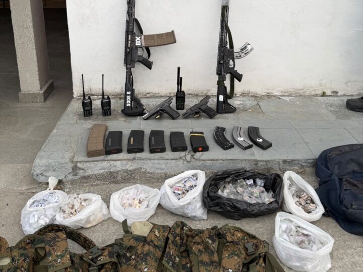 15º BPM intensifica combate ao crime no Corte 8 e apreende dois fuzis, duas pistolas e grande quantidade de drogas