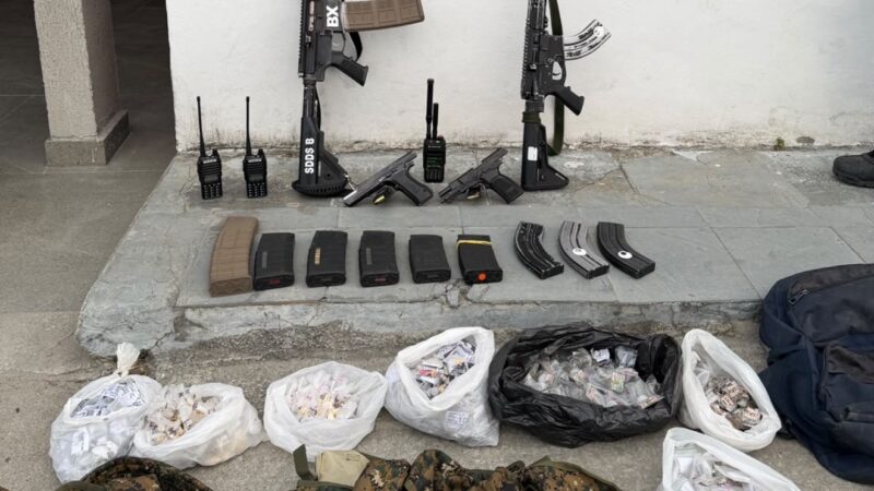 15º BPM intensifica combate ao crime no Corte 8 e apreende dois fuzis, duas pistolas e grande quantidade de drogas