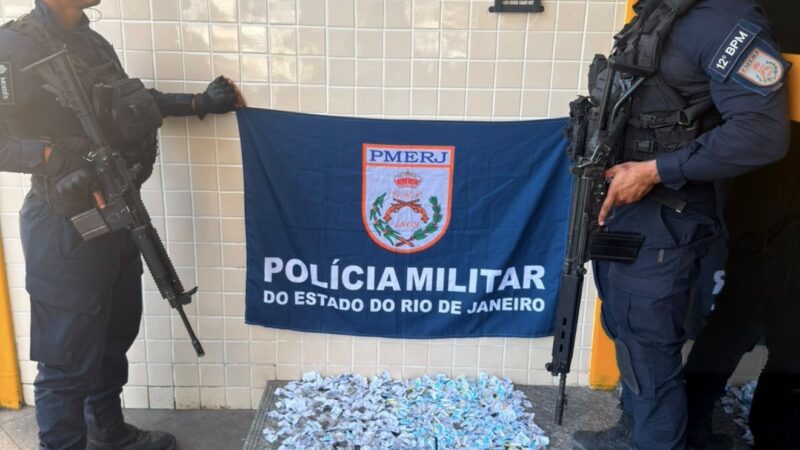 Operação do 12º BPM termina com dois presos e apreensão de arma e drogas em bairro da Zona Norte de Niterói
