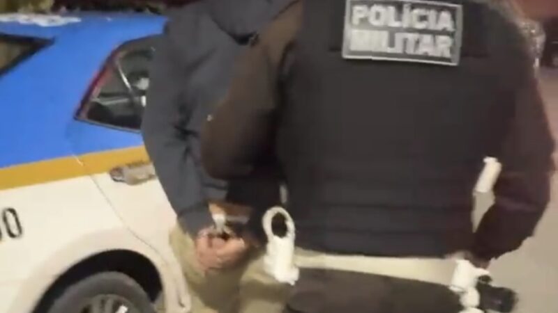 Foragido da Justiça é preso durante abordagem na RJ-124, na Via Lagos