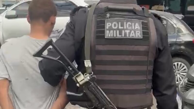 Homem é preso com rádio transmissor durante patrulhamento na RJ-106, em Inoã