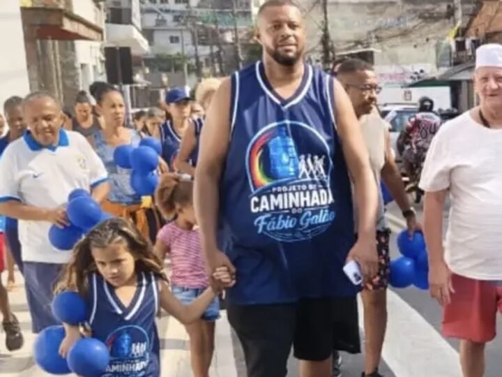 Caminhada do Galão reúne mães e pais atípicos no Caramujo, na Zona Norte de Niterói