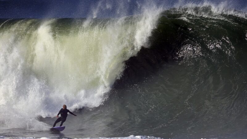 Sinal Verde para o Itacoatiara Big Wave confirma campeonato de surfe em ondas grandes para o dia 25