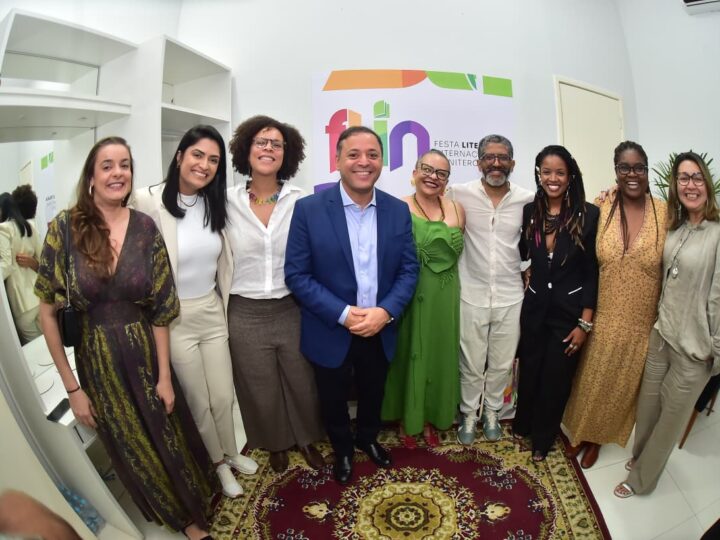 Primeiro dia da FLIN reúne cerca de cinco mil pessoas no Reserva Cultural, em Niterói