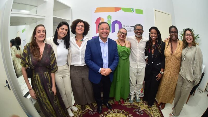 Primeiro dia da FLIN reúne cerca de cinco mil pessoas no Reserva Cultural, em Niterói