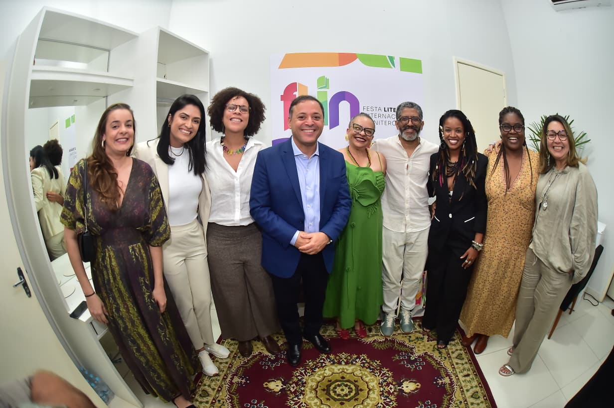 Primeiro dia da FLIN reúne cerca de cinco mil pessoas no Reserva Cultural, em Niterói