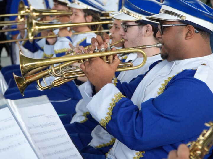 Colégio Municipal Estephânia de Carvalho tem manhã de música e integração com o festival de bandas escolares