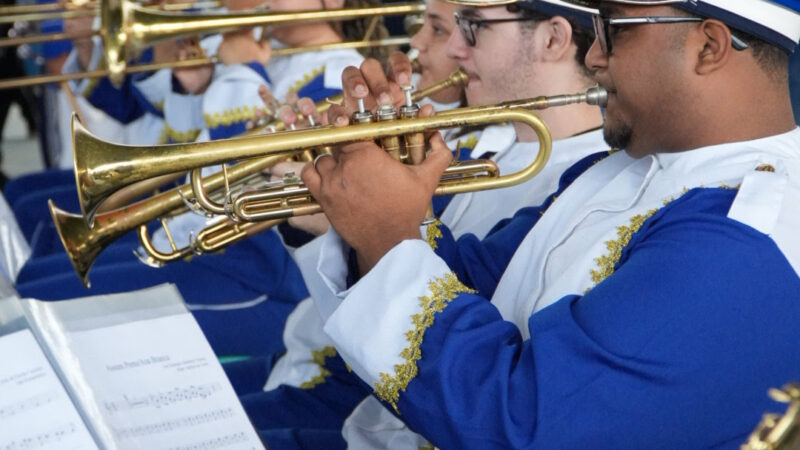 Colégio Municipal Estephânia de Carvalho tem manhã de música e integração com o festival de bandas escolares