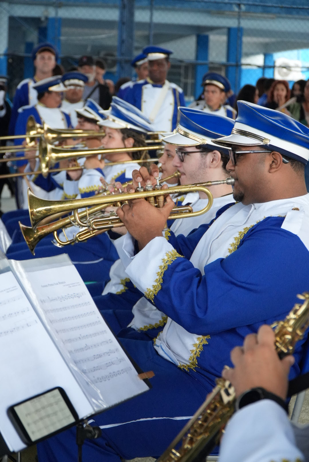 Colégio Municipal Estephânia de Carvalho tem manhã de música e integração com o festival de bandas escolares