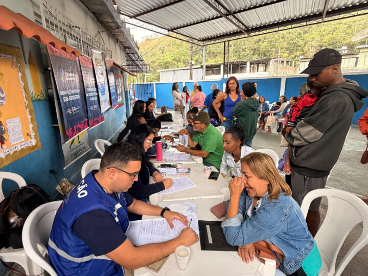 Moradores do bairro Engenho Pequeno participam do projeto Cidadania Itinerante