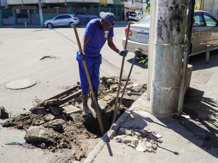 DCO realiza limpeza de redes de águas pluviais por toda São Gonçalo