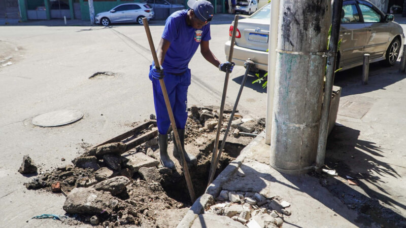 DCO realiza limpeza de redes de águas pluviais por toda São Gonçalo