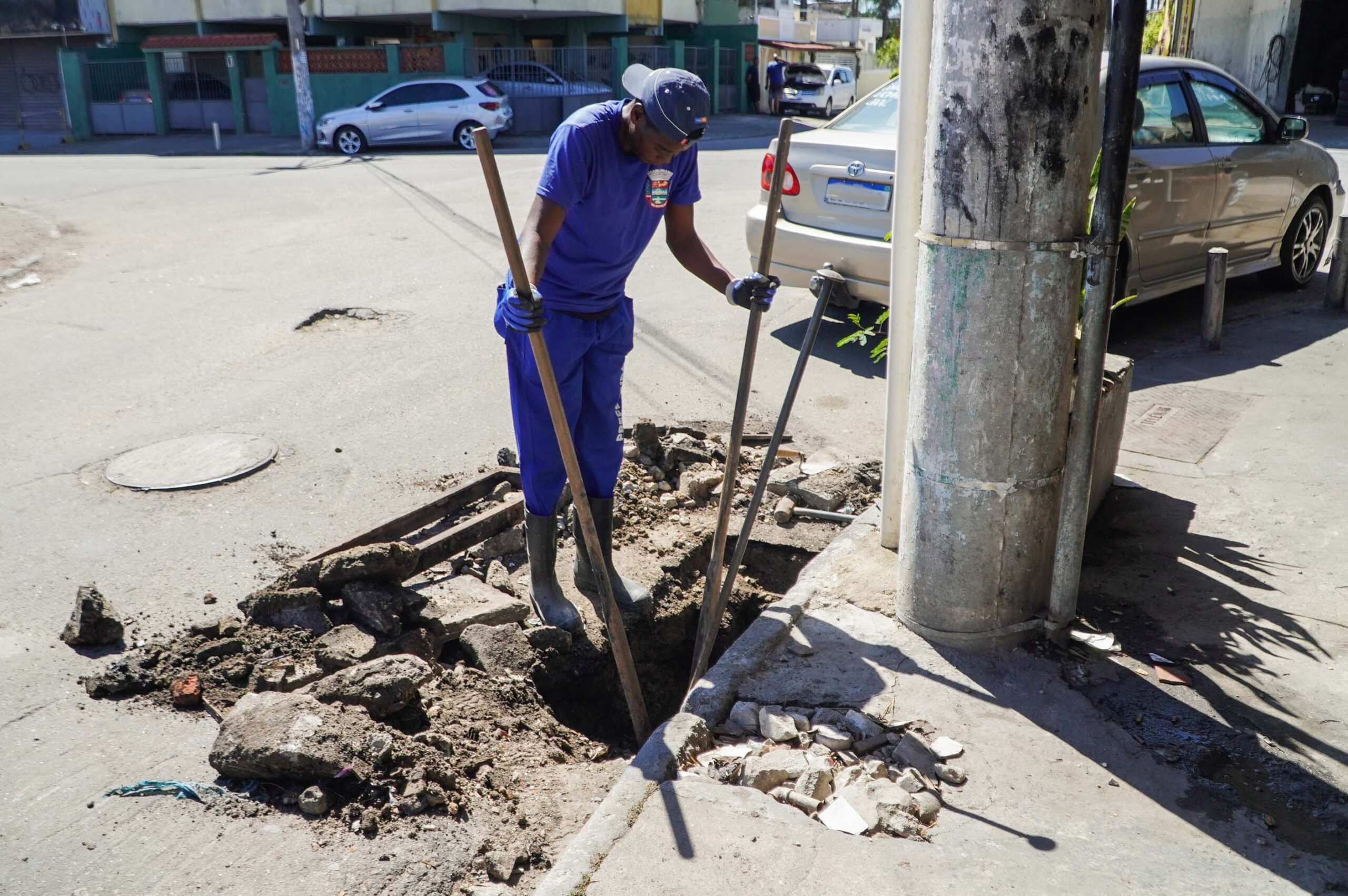 DCO realiza limpeza de redes de águas pluviais por toda São Gonçalo