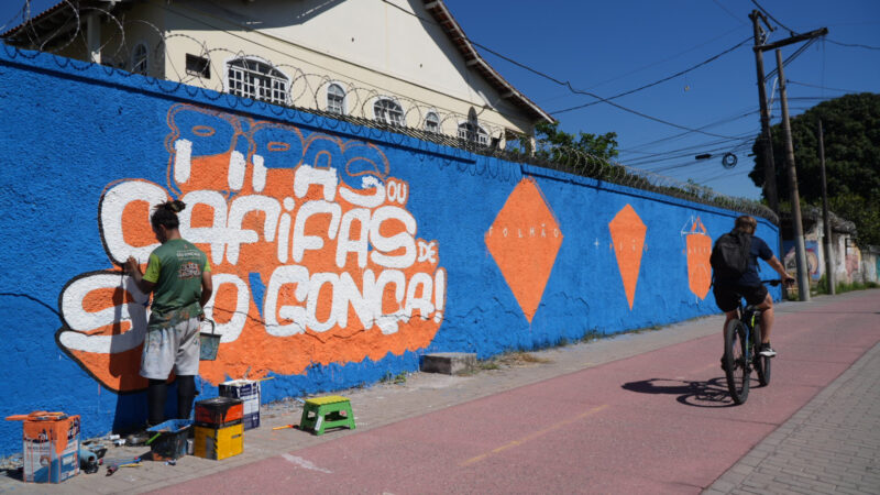 Cidade Ilustrada cria novo painel sobre tradição das pipas de São Gonçalo