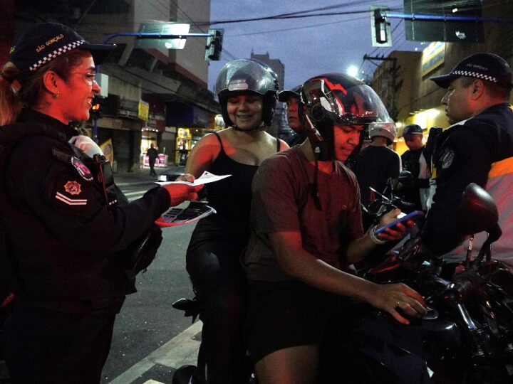 Guarda Municipal realiza ação de conscientização sobre segurança em aplicativos de mototáxi em São Gonçalo