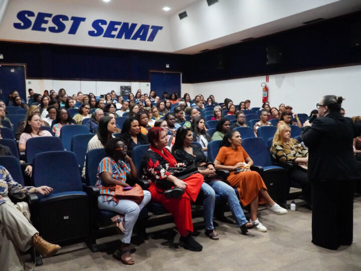 Seminário com foco na primeira infância reúne mais de cem professores em São Gonçalo