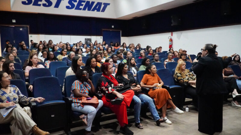 Seminário com foco na primeira infância reúne mais de cem professores em São Gonçalo