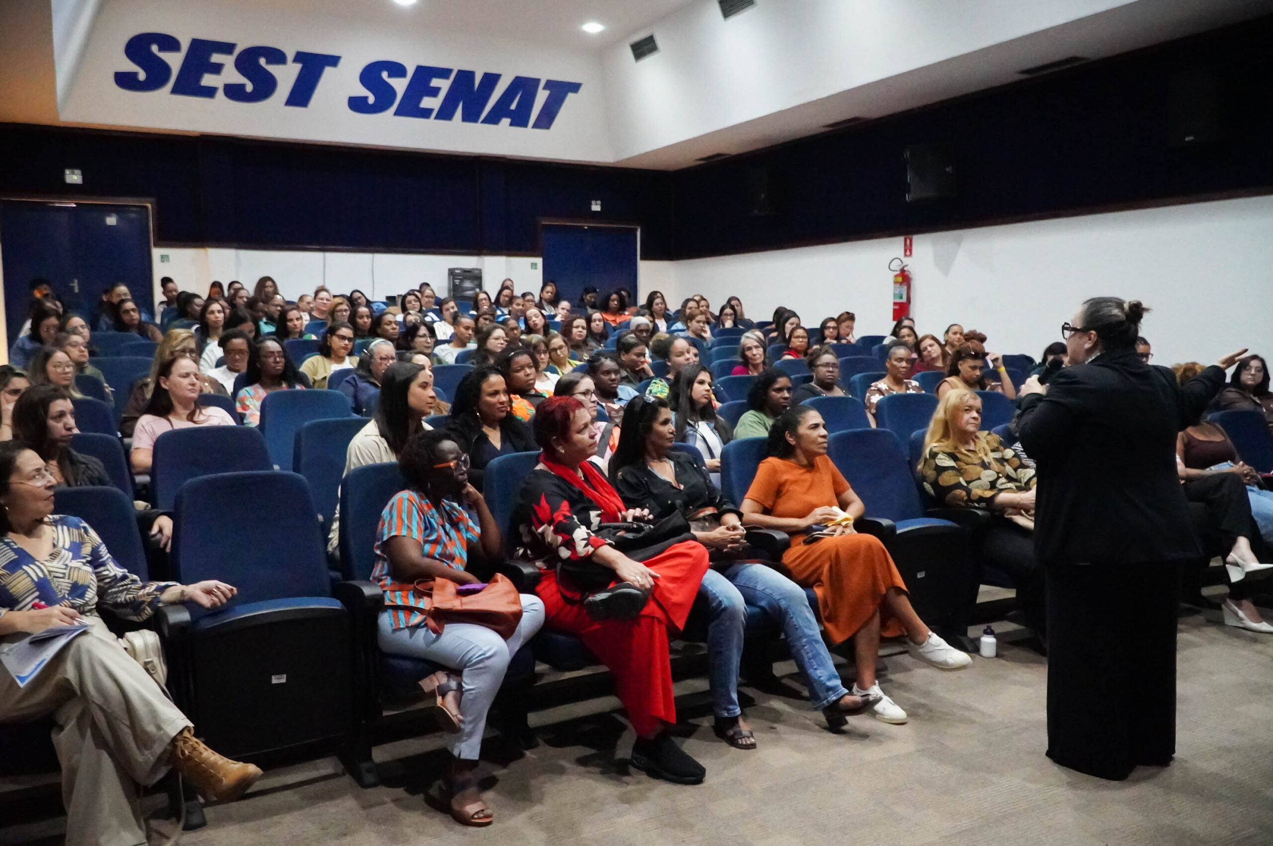 Seminário com foco na primeira infância reúne mais de cem professores em São Gonçalo