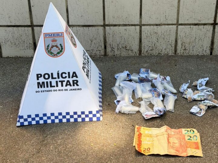 Homem é preso com cocaína e crack durante patrulhamento no Engenho do Mato, em Niterói