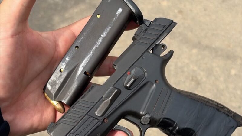 Homem é preso com pistola 9 mm e rádio transmissor no Morro do Palácio, em Niterói