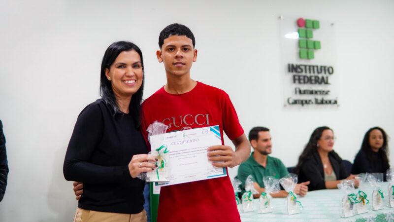 Alunos da EJA concluem cursos de qualificação profissional em parceria com o IFF em Itaboraí