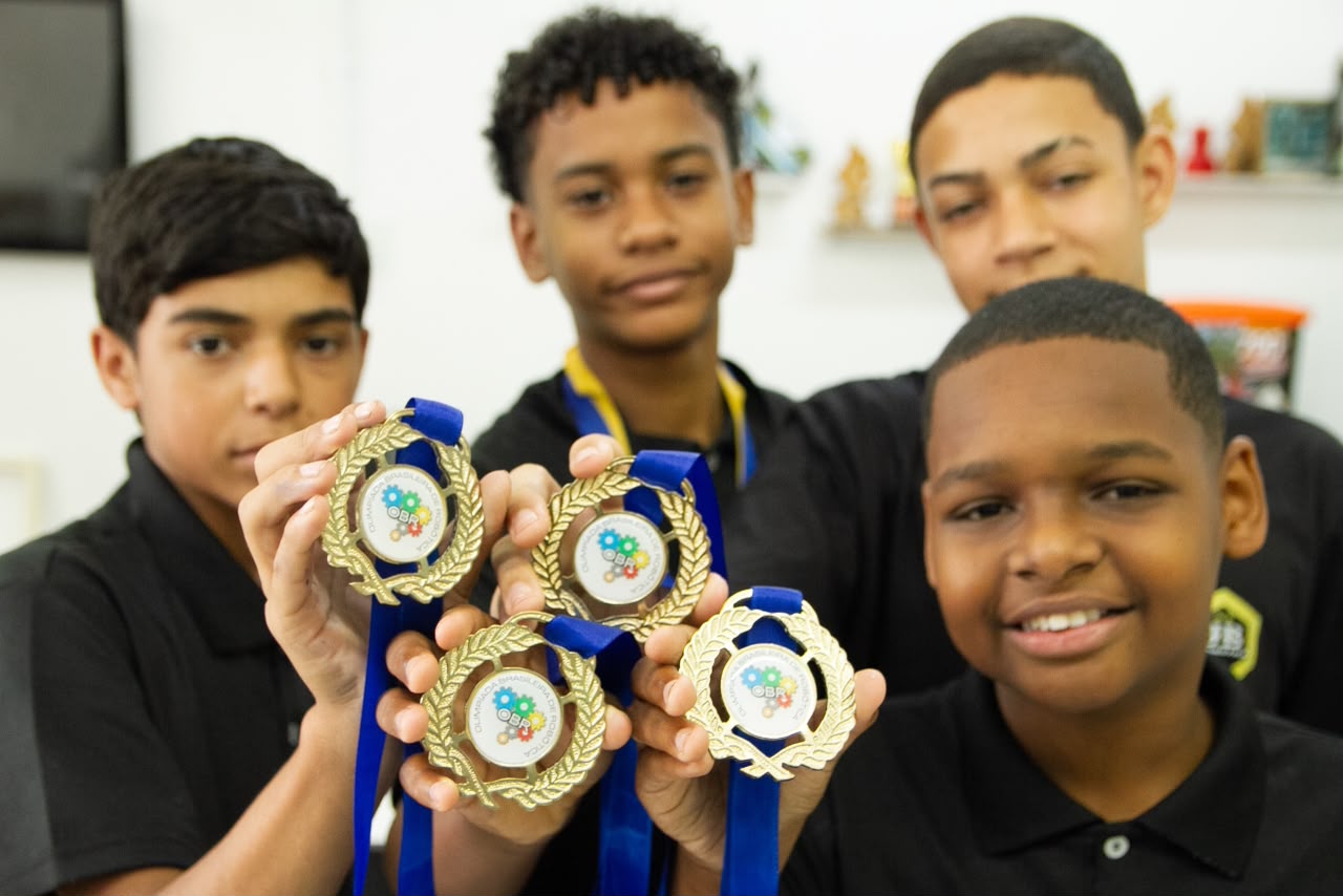 Estudantes da Rede de Niterói conquistam primeiro lugar na Olimpíada Brasileira de Robótica e avançam à etapa nacional