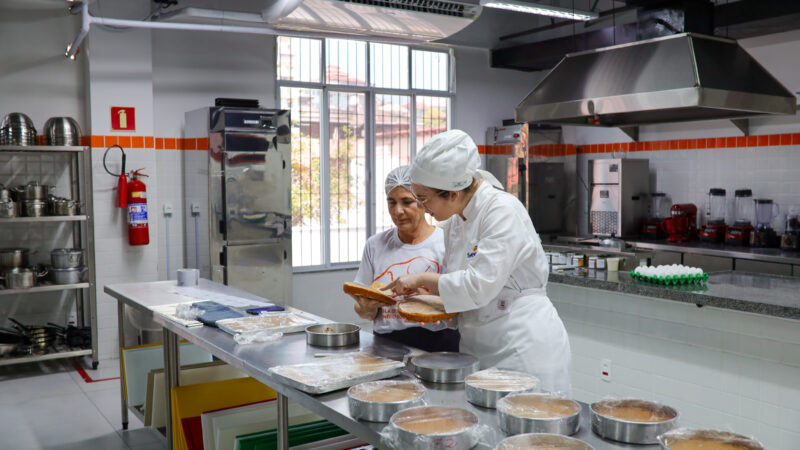 Prefeitura de Niterói amplia formação profissional na área de alimentação com 200 novas vagas